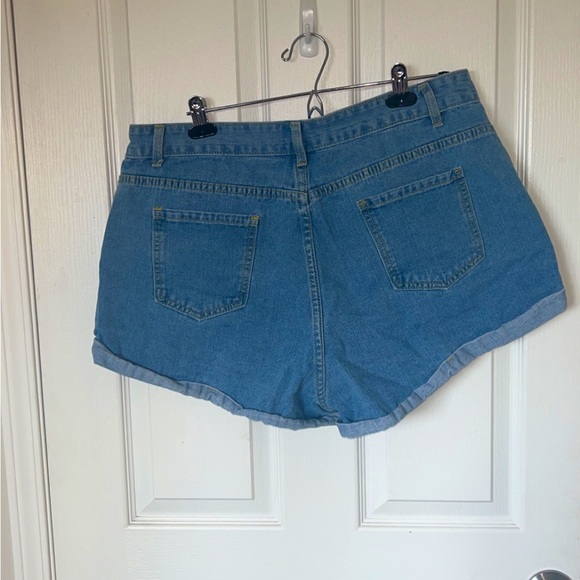 Daisy Dukes - Picture 3 of 3